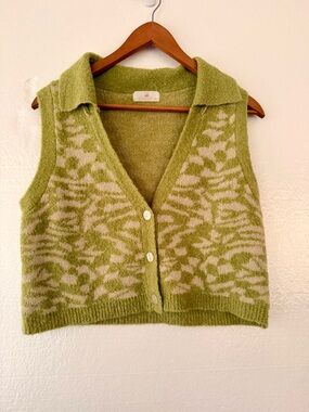 Collared Green Patterned Button-Up Knit Vest